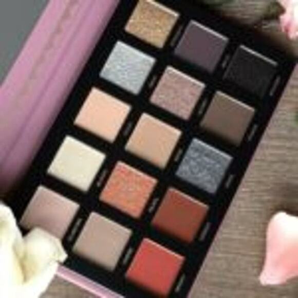 Ace Beautē Smoky Roses Eyeshadow Palette - Picture 3 of 4